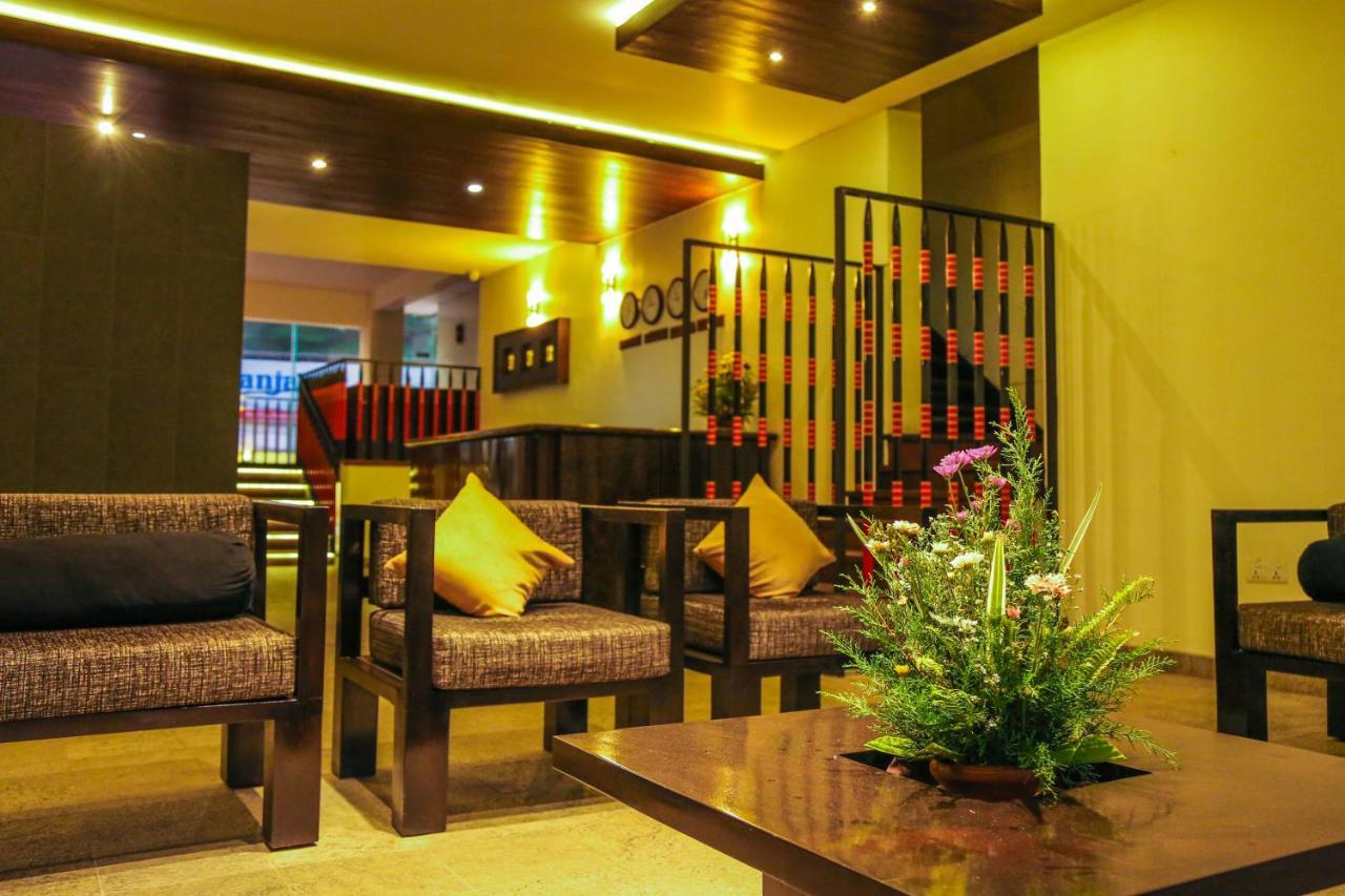 Oak Ray City Hotel Kandy Exteriér fotografie