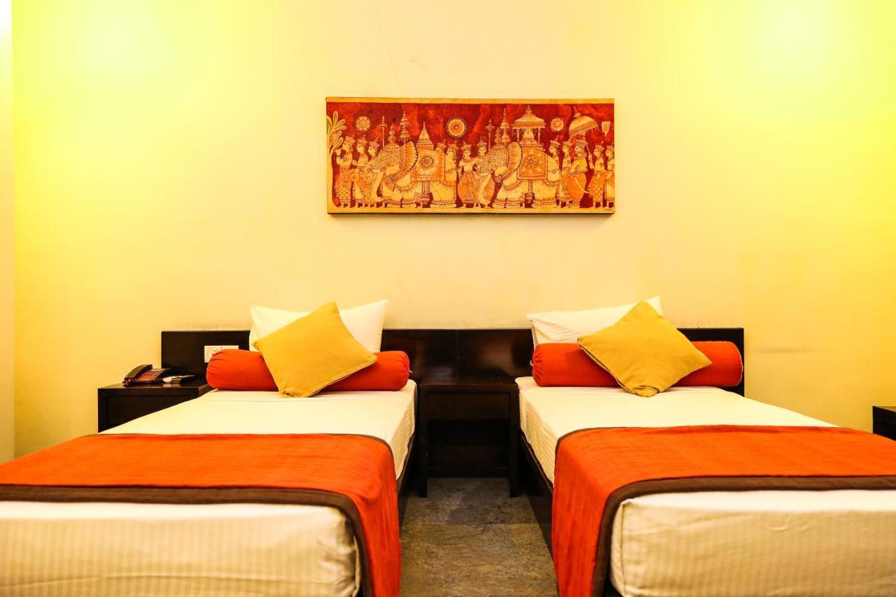 Oak Ray City Hotel Kandy Exteriér fotografie