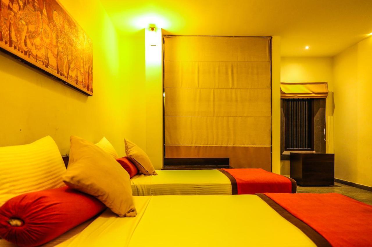 Oak Ray City Hotel Kandy Exteriér fotografie